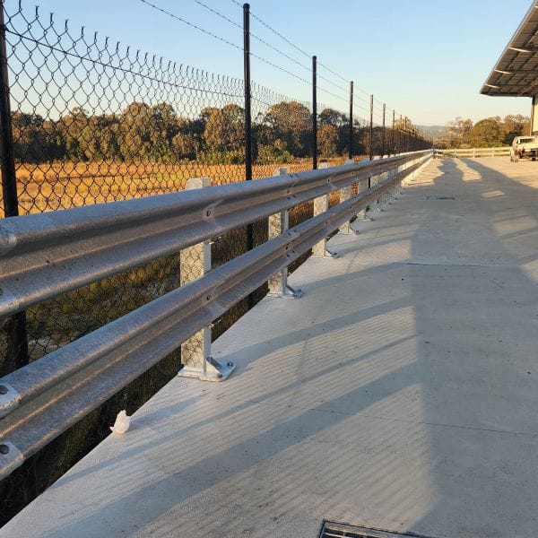 Crash tested and compliant industrial hardstand perimeter guardrail system